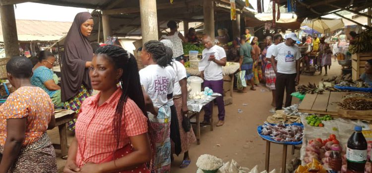 BATIR poursuit sa campagne au marché de Sanguera