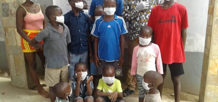 Lutte contre le Coronavirus : Don Eric MC l’orphelinat NOVATION INTERNATIONALE