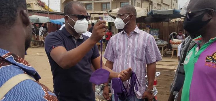 3ème jour de sensibilisation et de distribution de masques pour lutter contre le CORONAVIRUS.